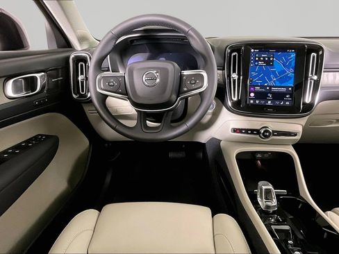 Used 2025 Volvo XC40 B5 Plus w/ Protection Package Premier AWD/4WD image 10