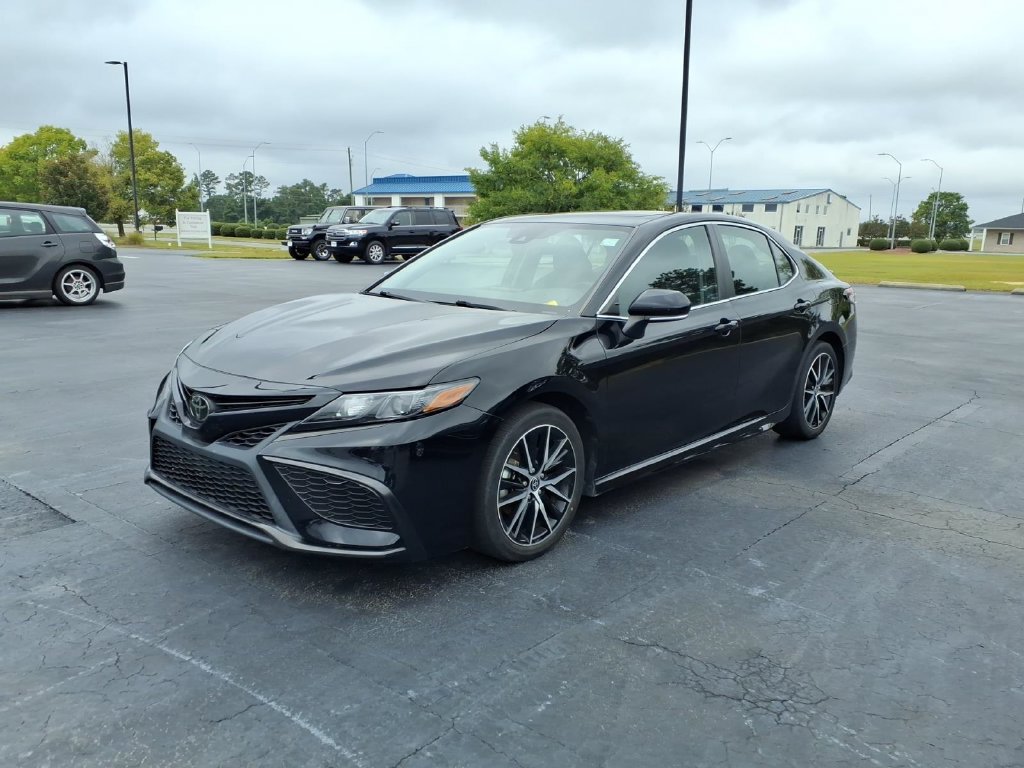 Used 2023 Toyota Camry SE w/ Cold Weather Package AWD/4WD image 7