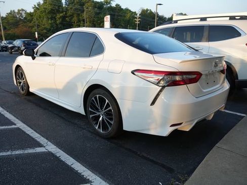 Used 2018 Toyota Camry SE w/ Moonroof Package FWD image 8