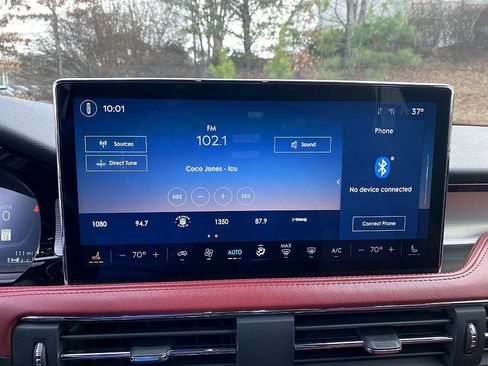 Used 2023 Lincoln Corsair Reserve w/ Jet Appearance Package image 17