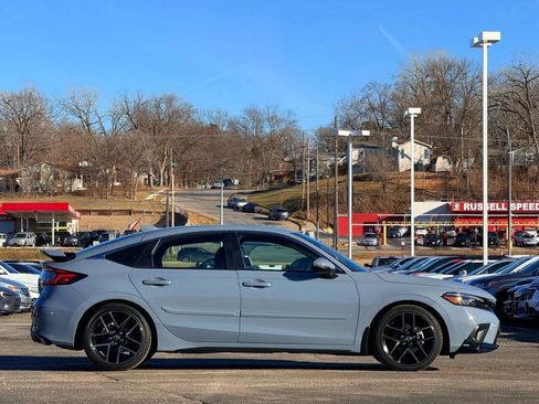 Used 2024 Honda Civic Sport Touring image 2