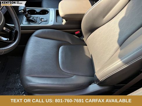 Used 2025 Kia Carnival FWD image 27
