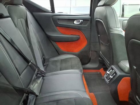 Used 2019 Volvo XC40 T5 R-Design image 5