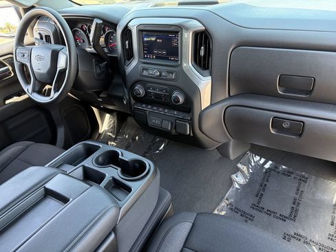 Used 2024 Chevrolet Silverado 1500 Custom Trail Boss w/ LPO, Dark Essentials Package AWD/4WD image 17