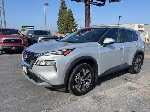 Used 2023 Nissan Rogue SV image 11