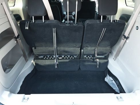 Used 2024 Chrysler Voyager LX FWD image 8