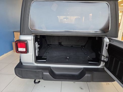 Used 2022 Jeep Wrangler Unlimited Sport image 9