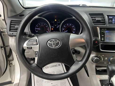Used 2013 Toyota Highlander Plus image 30