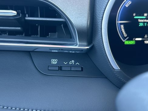 Used 2026 Toyota Highlander Limited image 27