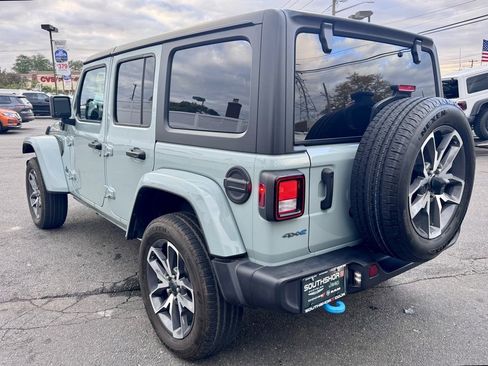 Used 2024 Jeep Wrangler Unlimited image 5