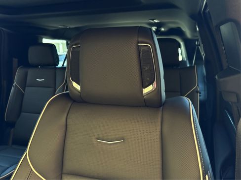 New 2026 Cadillac Escalade ESV Sport w/ LPO, ONYX Package RWD image 30