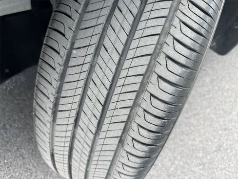 Certified 2025 Honda HR-V LX image 35