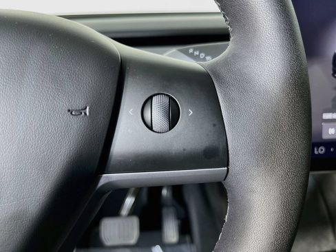 Used 2024 Tesla Model Y Long Range RWD image 14