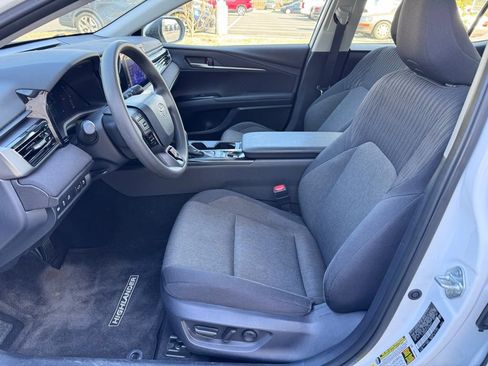 Used 2025 Toyota Camry LE w/ Convenience Package image 10