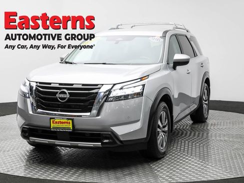 Used 2023 Nissan Pathfinder SL image 1