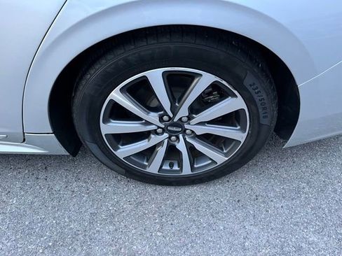 Used 2018 Lincoln Continental Premiere image 17