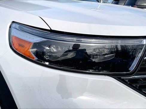 Used 2023 Ford Explorer XLT image 31