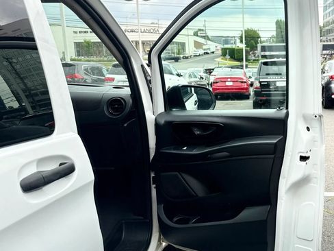 Used 2017 Mercedes-Benz Metris image 24