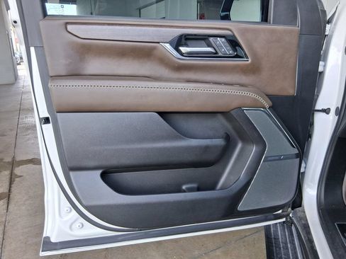 Used 2025 GMC Yukon Denali Ultimate w/ LPO, Floor Liner Package AWD/4WD image 16