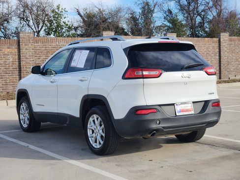 Used 2015 Jeep Cherokee Latitude w/ Comfort/Convenience Group image 8