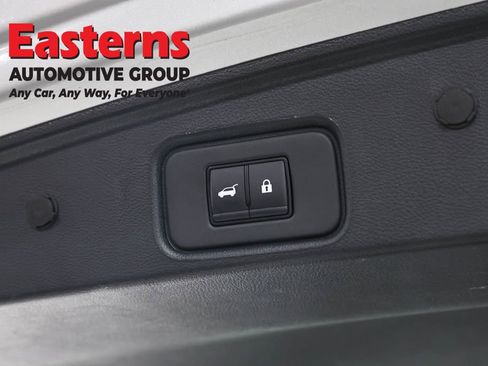 Used 2025 Nissan Pathfinder SV FWD image 22