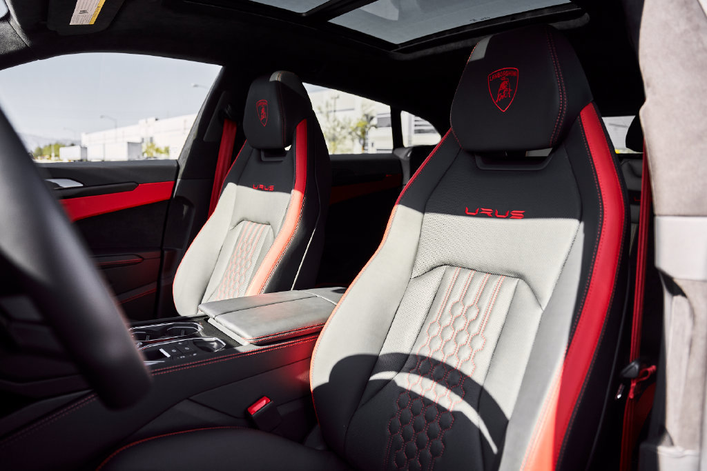 Used 2024 Lamborghini Urus S AWD/4WD image 2