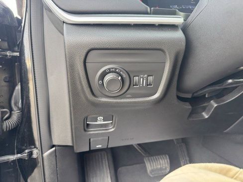 Used 2024 Jeep Grand Cherokee L Laredo image 12