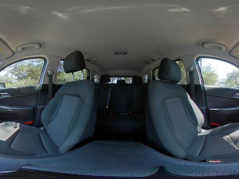 Used 2025 Kia Sportage LX image 40