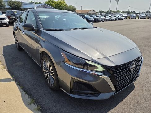 Used 2025 Nissan Altima 2.5 SV FWD image 1
