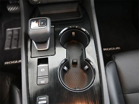 Certified 2021 Nissan Rogue SV w/ Premium Package image 31