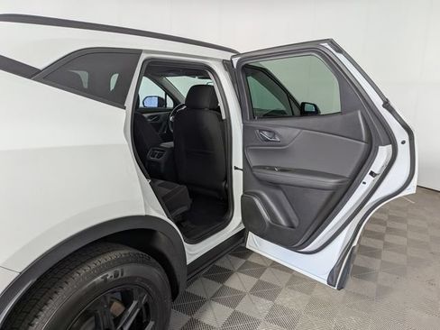 Used 2024 Chevrolet Blazer LT w/ Convenience Package FWD image 32