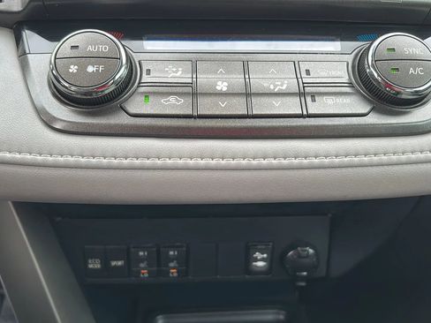 Used 2014 Toyota RAV4 Limited w/ Technology Package AWD/4WD image 26