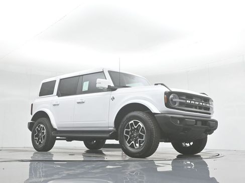 New 2025 Ford Bronco Outer Banks image 41