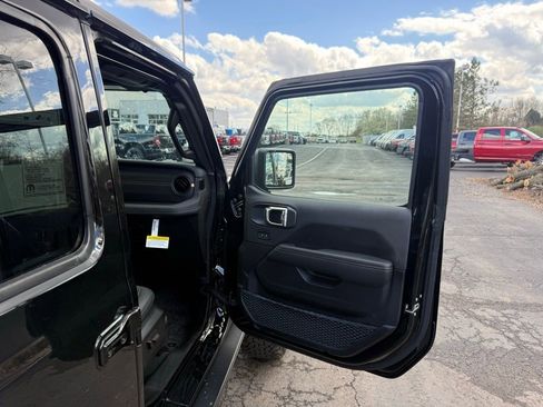 New 2025 Jeep Wrangler Unlimited Rubicon 392 AWD/4WD image 60