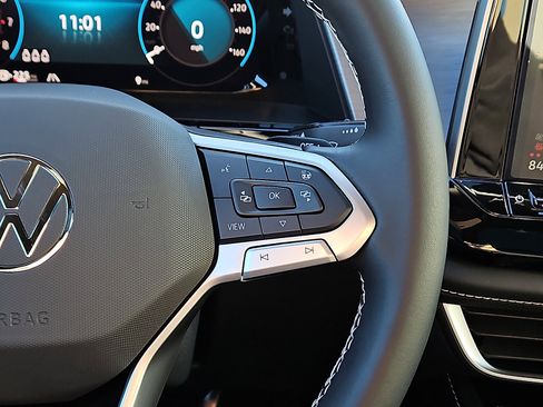 New 2026 Volkswagen Atlas Cross Sport SE image 19