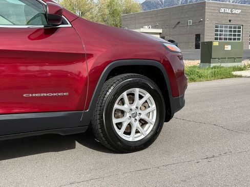 Used 2018 Jeep Cherokee Latitude image 4
