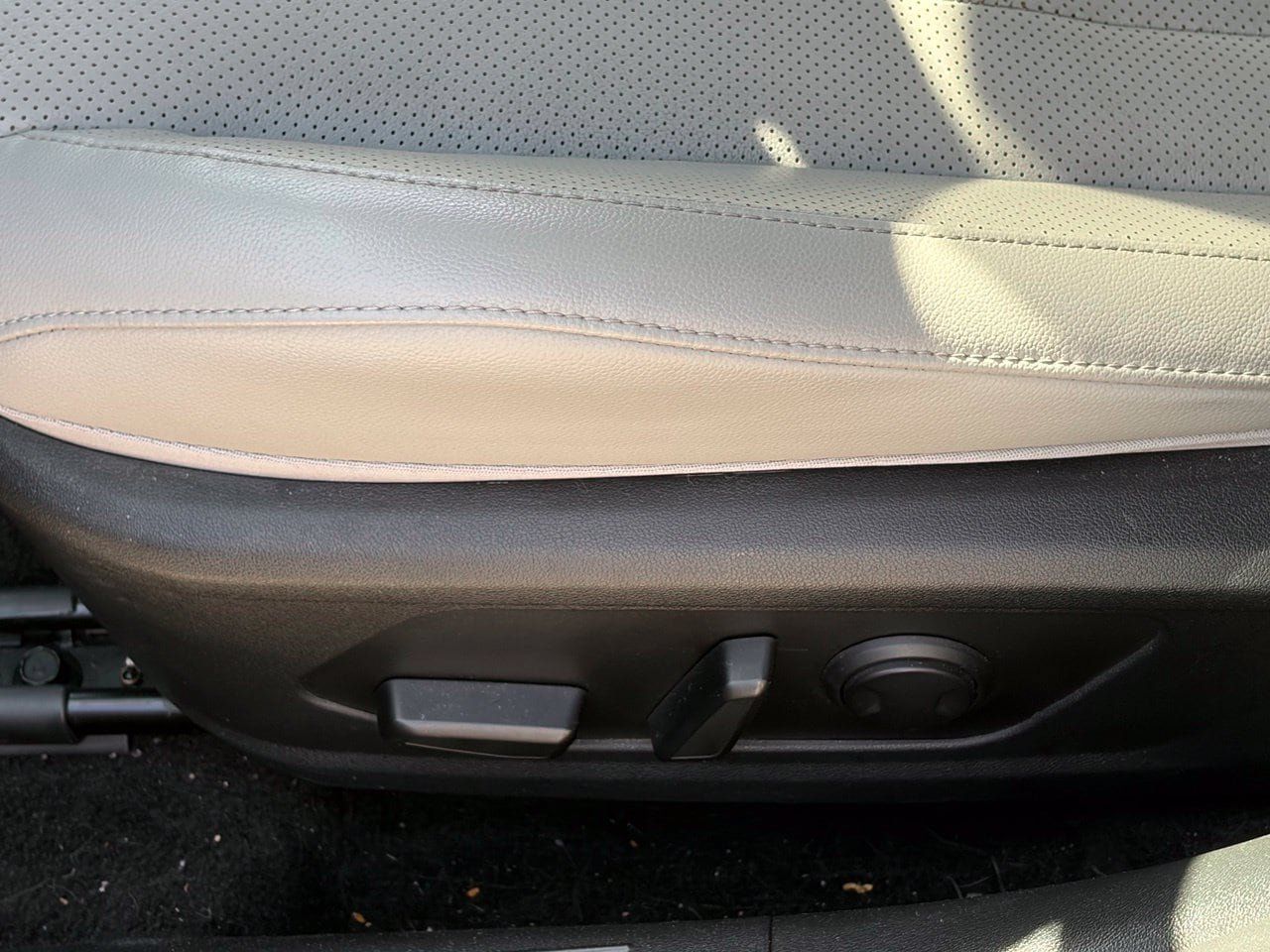 Used 2023 Hyundai Elantra Limited FWD image 6