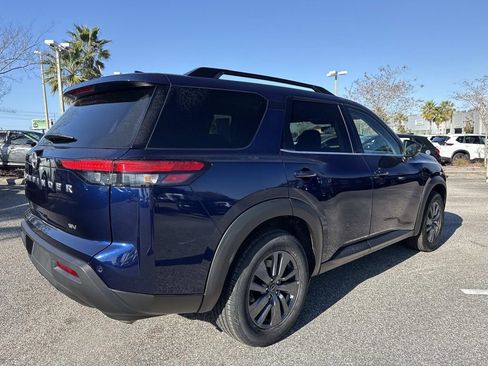 Used 2024 Nissan Pathfinder SV image 4