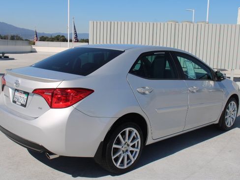 Used 2018 Toyota Corolla SE FWD image 3