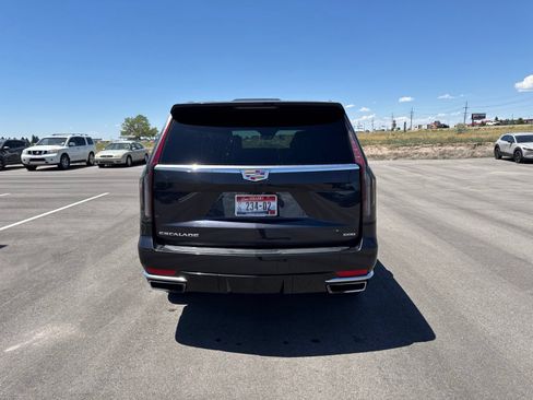 Used 2024 Cadillac Escalade Premium Luxury AWD/4WD image 6