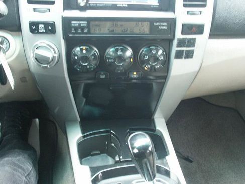 Used 2007 Toyota 4Runner SR5 AWD/4WD image 12