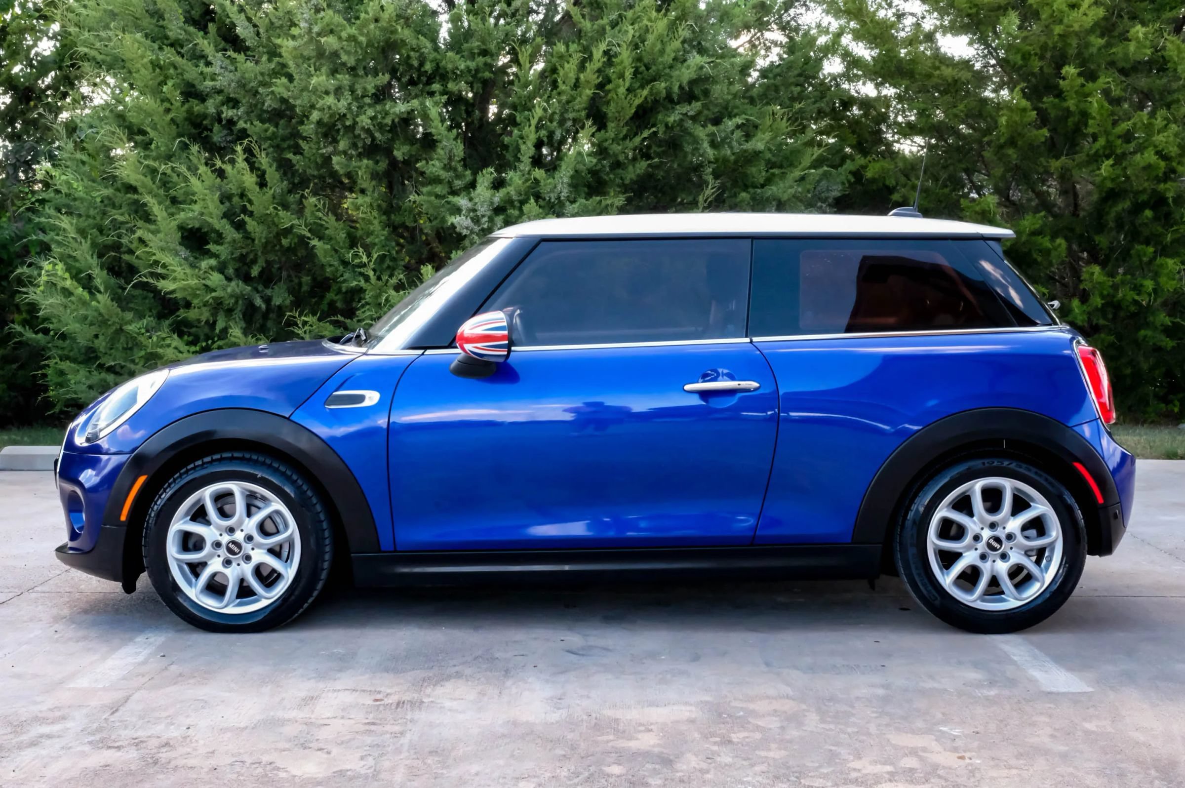 Used 2019 MINI Cooper 2-Door Hardtop FWD image 12