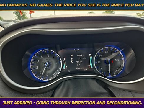 Used 2023 Chrysler Pacifica Touring-L FWD image 19