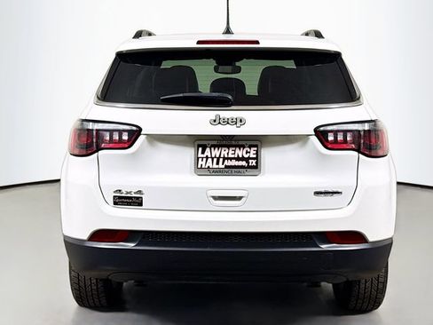 Used 2024 Jeep Compass Latitude AWD/4WD image 5