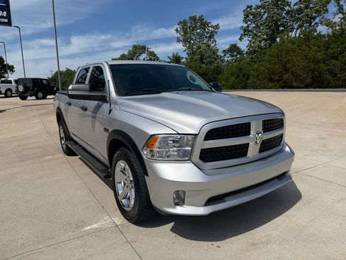 Used 2016 RAM 1500 Express AWD/4WD image 3