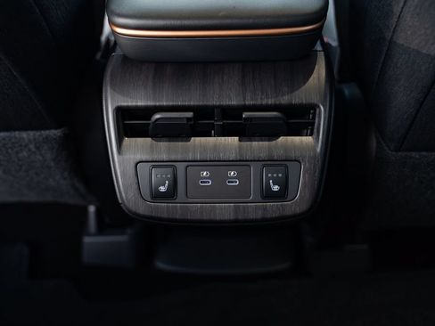 Used 2025 Nissan Ariya AWD image 8