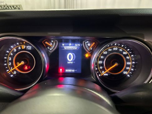 Used 2022 Jeep Gladiator Willys image 16