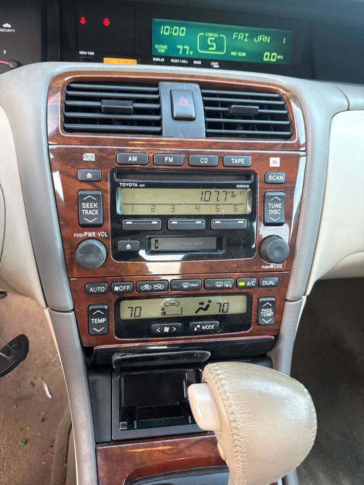 Used 2000 Toyota Avalon XL FWD image 17