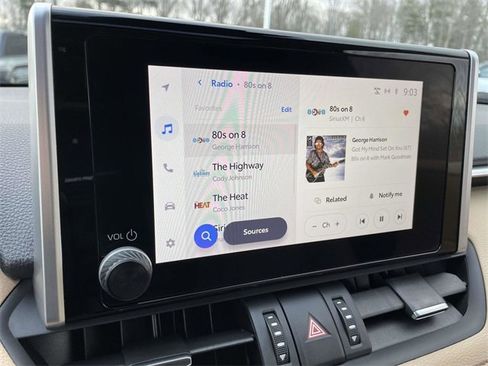 Used 2023 Toyota RAV4 XLE Premium image 28