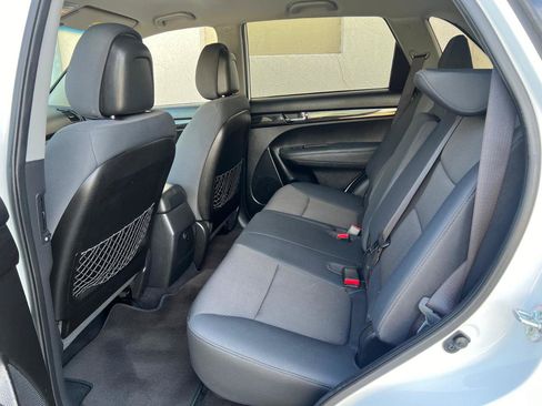 Used 2013 Kia Sorento LX w/ Convenience Pkg FWD image 26